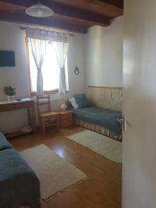 a living room with a couch and a window at Élő Tisza Vendégház in Nagykörů