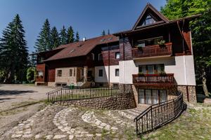 a house with a fence in front of it at Vila Zorile in Poiana Brasov
