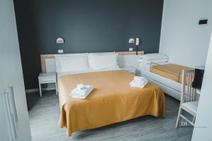 Postel nebo postele na pokoji v ubytování Nautic Beach Hotel