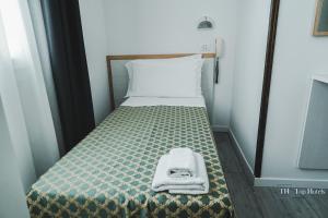 En eller flere senge i et værelse på Nautic Beach Hotel