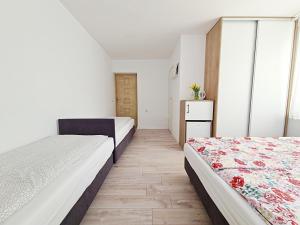 a bedroom with two beds and a window at Chatka Morska in Karwia