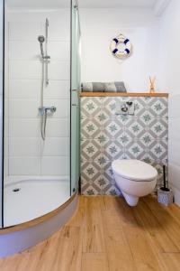 a bathroom with a shower and a toilet at Hostel Premium & Apartments Kołobrzeg in Kołobrzeg +100 photos