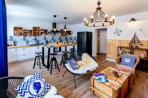 a kitchen and living room with a table and chairs at Hostel & Apartments Kołobrzeg in Kołobrzeg