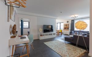 Televisyen dan/atau pusat hiburan di Südstrandquartier - Ferienwohnung Mare
