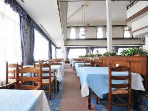 En restaurang eller annat matställe på Tateyama Resort Hotel