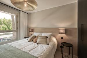 Postel nebo postele na pokoji v ubytování Luxury flat with balcony - city center Cannes