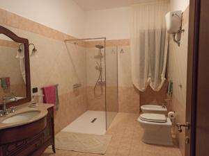 Koupelna v ubytování Vacanze al Minci + 37 fotografií