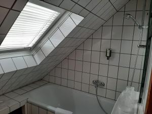 Ein Badezimmer in der Unterkunft SLEEP & GO! Self service rooms with community kitchen