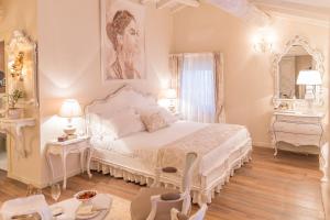 Krevet ili kreveti u jedinici u objektu Maison Resola - Rooms & Breakfast