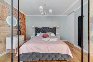 Posteľ alebo postele v izbe v ubytovaní Warzywnicza Old Town Apartment