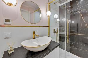 Kúpeľňa v ubytovaní Warzywnicza Old Town Apartment