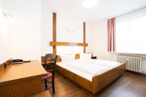 Postel nebo postele na pokoji v ubytování Hotel Alt Bamberg