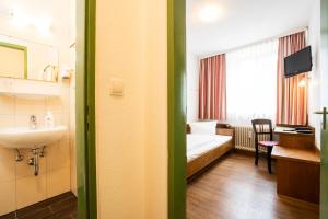 Postel nebo postele na pokoji v ubytování Hotel Alt Bamberg