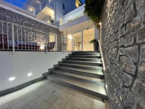 a staircase in a house with a stone wall at Relais Manfredi in Castellammare di Stabia