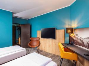 TV a/nebo společenská místnost v ubytování Mercure Hotel München Neuperlach Süd