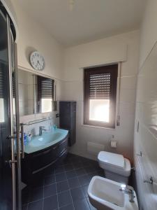 A bathroom at Sole D'oro IUN S4354