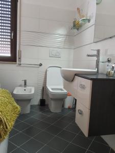 A bathroom at Sole D'oro IUN S4354