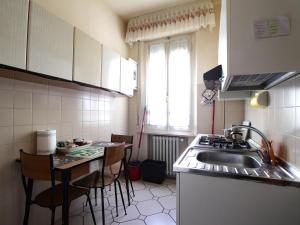 A kitchen or kitchenette at Residenza Parco Ducale