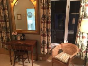 a mirror and a table and a chair in a room at No 30 Guest House, Aberdare in Aberdare +12 photos