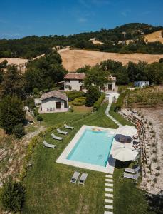 The swimming pool at or close to Casale di Nicolò