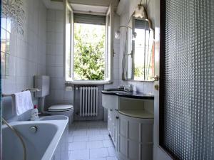 A bathroom at Residenza Parco Ducale 2