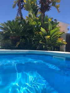 Der Swimmingpool an oder in der Nähe von Cozy Loft Torremolinos