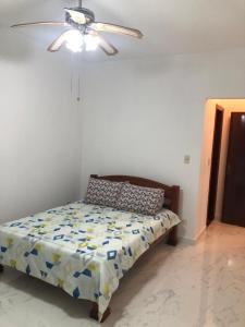 Un pat sau paturi într-o cameră la Apartamento solar vitória regia - Frente Mar