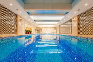 an indoor swimming pool with a large pool at Crowne Plaza Shanghai by IHG in Shanghai