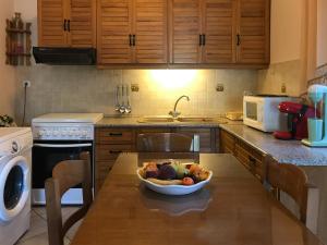 Gallery image of D & K Guest House in Makrirrákhi