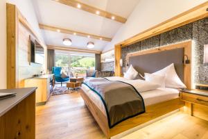 Postel nebo postele na pokoji v ubytování Wohlfühlhotel Berg Heil