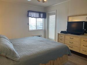 APATB III 3L 2BR 2BA Ocean View Condo near popular Shore Drive