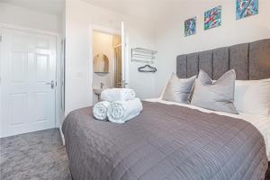 Ένα ή περισσότερα κρεβάτια σε δωμάτιο στο Host & Stay - The Bull Inn, 3 Double Rooms