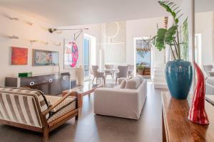 A seating area at Casa Mariavittoria