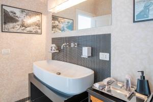 A bathroom at Casa Mariavittoria