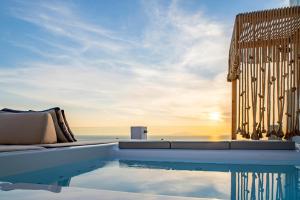 The swimming pool at or close to Casa Mariavittoria