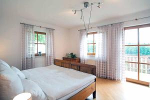 Postel nebo postele na pokoji v ubytování Ferienwohnung Miedl
