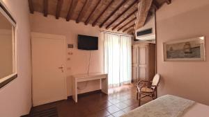 TV a/nebo společenská místnost v ubytování Hotel Rita Major