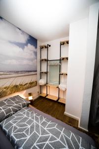 a bedroom with a bed and a view of the beach at Wismarer Heckflosse in Wismar