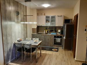 a kitchen with a table and chairs in a room at Cascadas Ravda in Ravda