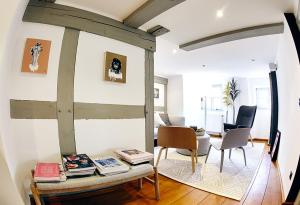 a living room with a table and chairs at Hotel Elch Boutique in Nuremberg
