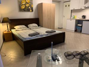 Postel nebo postele na pokoji v ubytování Rotermanni Studio Apartament on 4 floor