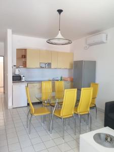 Kuchyň nebo kuchyňský kout v ubytování Apartment Smiley