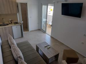 O bucătărie sau chicinetă la Ulcin Relax Apartments & Rooms +29 fotografii