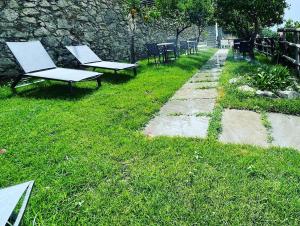 A garden outside Relais Manfredi