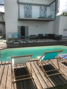 The swimming pool at or close to ZiMo Taliándörögdi MoZiHáz