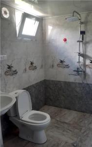 Ein Badezimmer in der Unterkunft Mate Private Rooms