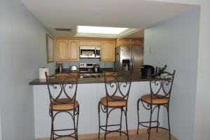 Brigadune 3F 3BR 2BA Oceanfront Condo near popular Shore Drive - Winter Rental Friendly