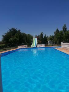 Πισίνα στο ή κοντά στο Camping Cubillas