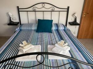 A bed or beds in a room at Casa Nonna Anna