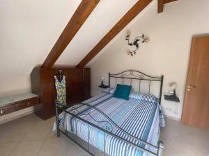 A bed or beds in a room at Casa Nonna Anna